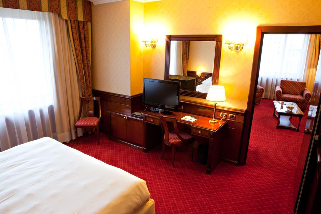 Atahotel Executive Милано Стая снимка