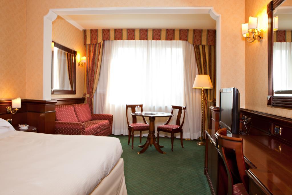Atahotel Executive Милано Стая снимка