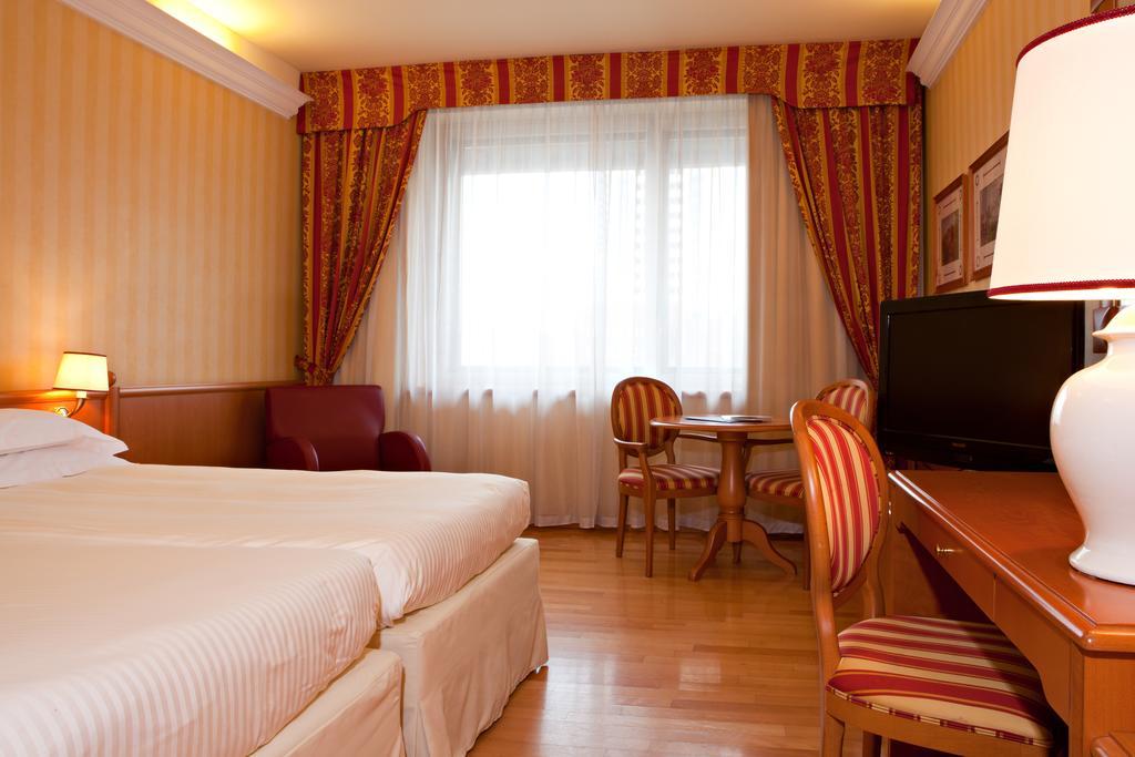 Atahotel Executive Милано Стая снимка
